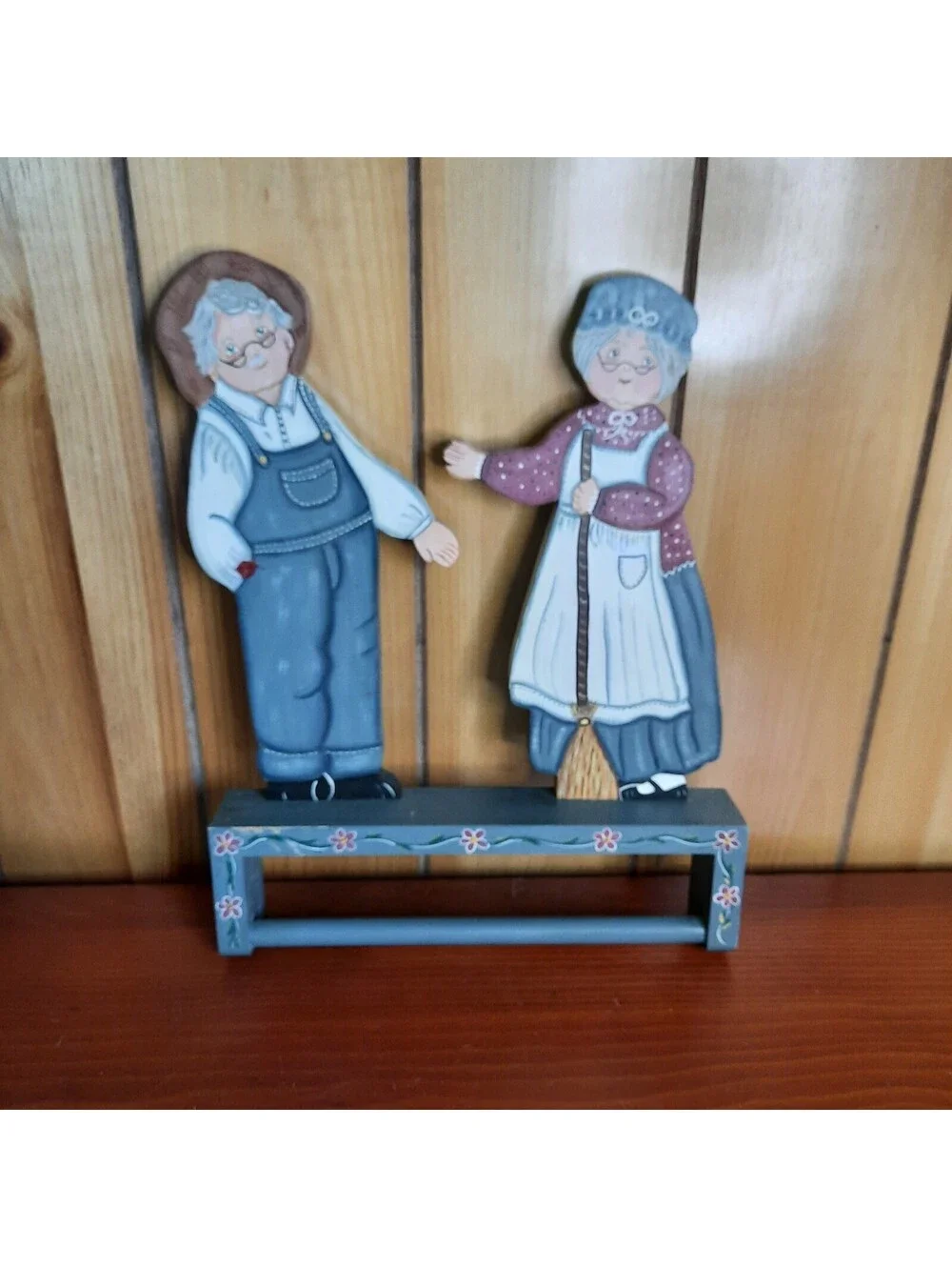 Vtg Grandma Grandpa  Figurines Wooden Shelf Hanger 16x12.5